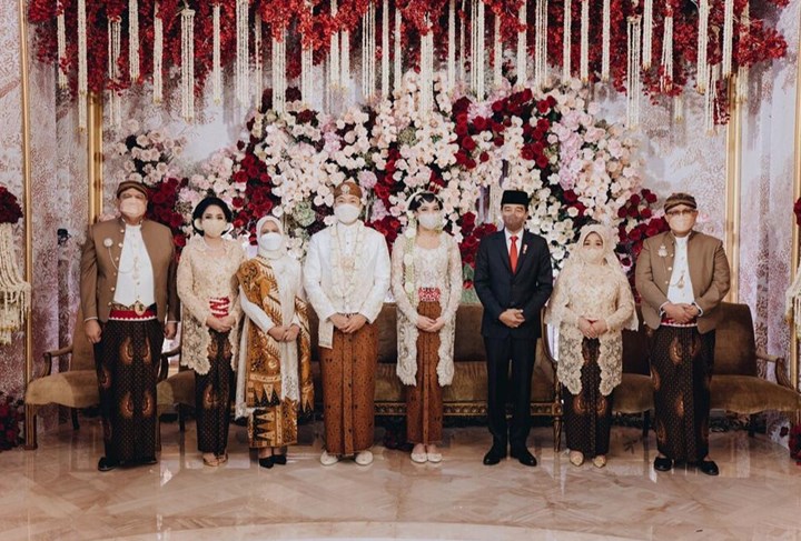 Potret bersama keluarga
