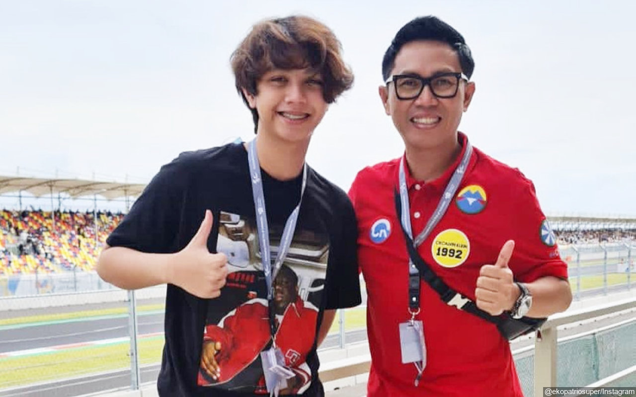 Eko Patrio Ajak Putra Bungsu ‘Bolang’ Nonton MotoGP Mandalika, Fotonya Bikin ‘Salah Paham’