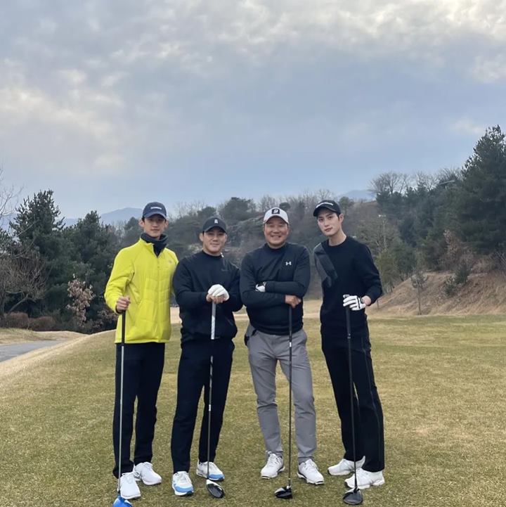 pandai bermain golf juga