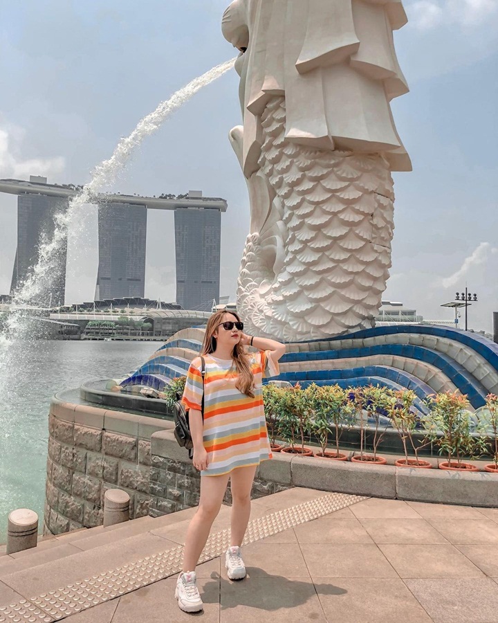 Ngeksis Bersama Patung Merlion