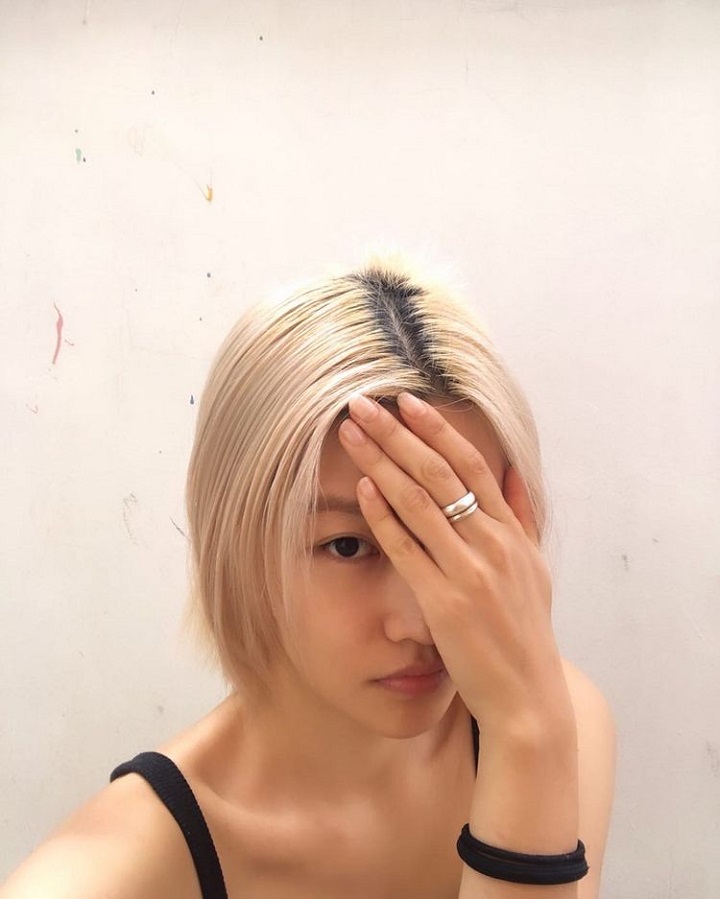 kece dengan rambut pirang
