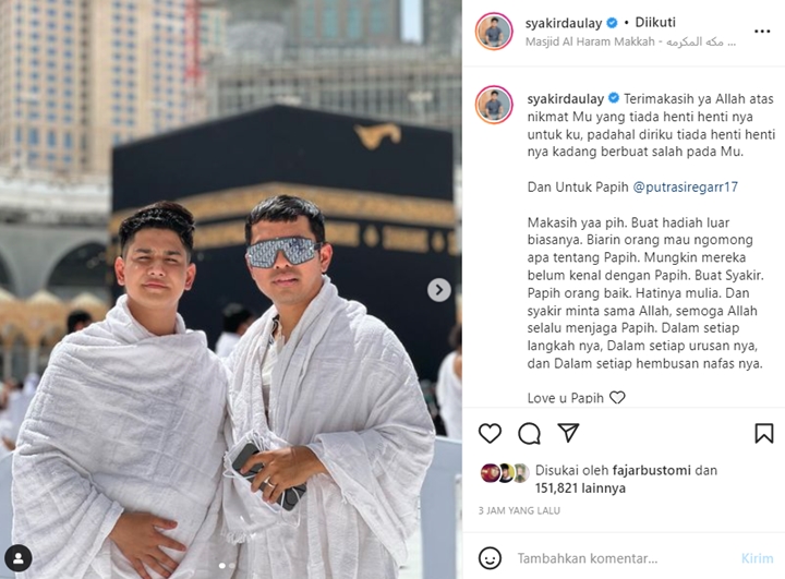 Di Depan Ka\'bah, Syakir Daulay Doakan Putra Siregar yang Dilaporkan Shandy Purnamasari