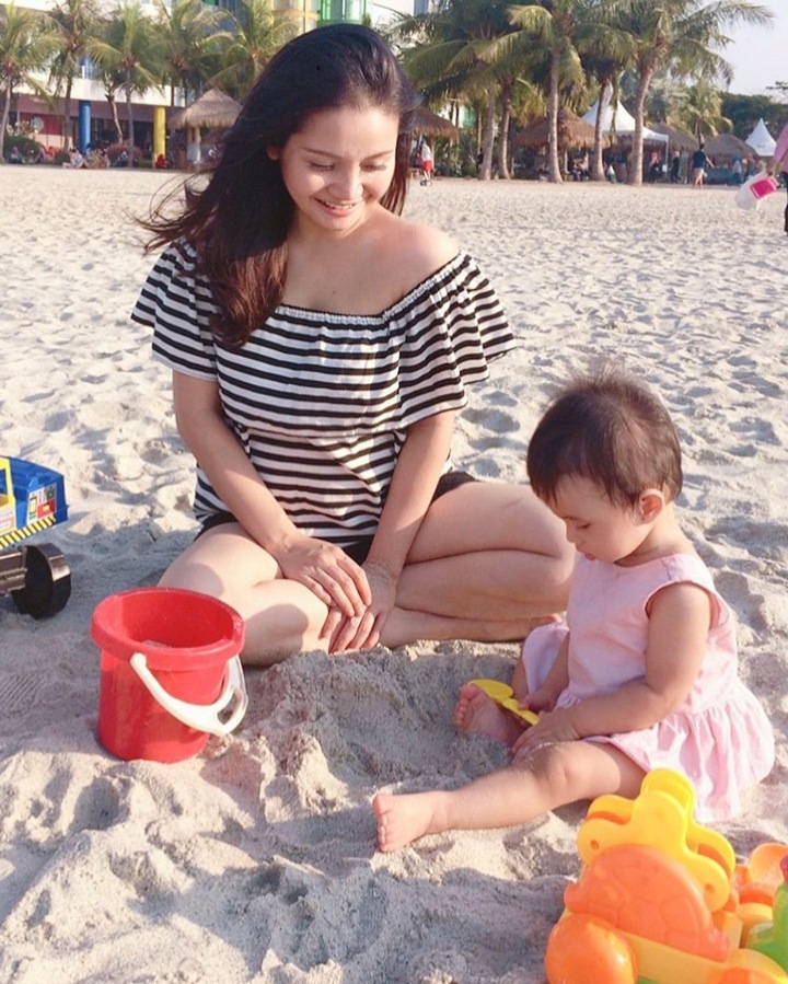 Ajak Putri Pertama Ke Pantai
