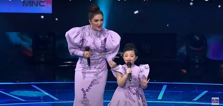 nyanyi lagu dangdut