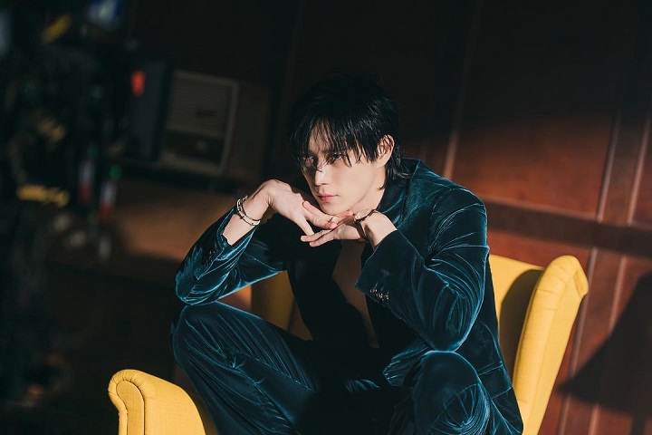 <i>Boyfriend material</i> 