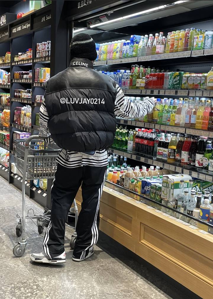 Penggemar tidak sengaja bertemu dengan Taeyong NCT di supermarket