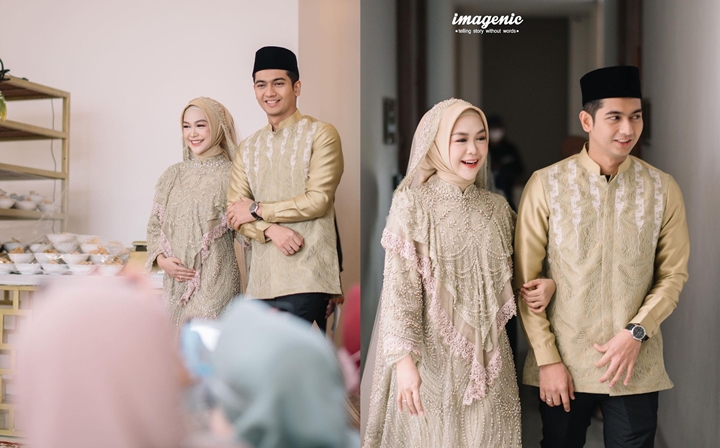 Bergandengan Tangan Menuju Tempat Acara