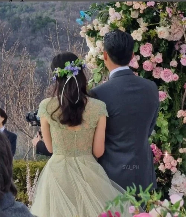 Potret Son Ye Jin Pakai Gaun Berbeda di Resepsi Nikahnya Bak Disney Princess