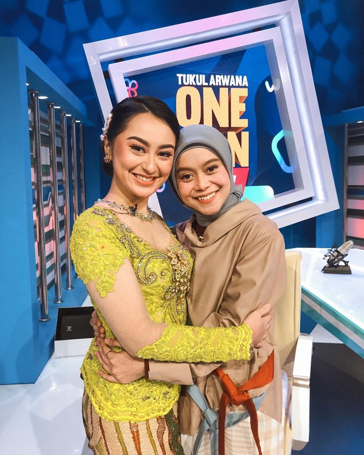 Akrab Dengan Lesty Kejora