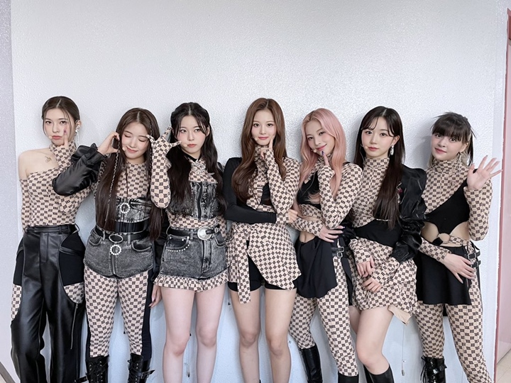 Kostum Panggung NMIXX di \'Inkigayo\' Dikritik Mengecewakan