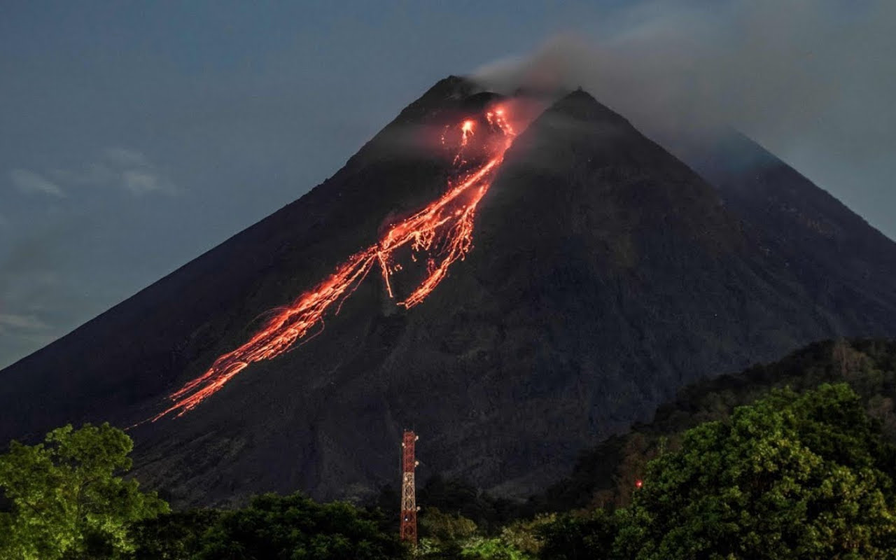 Gunung Merapi Dilaporkan Luncurkan 10 Kali Guguran Lava Pijar, Bakal Erupsi?