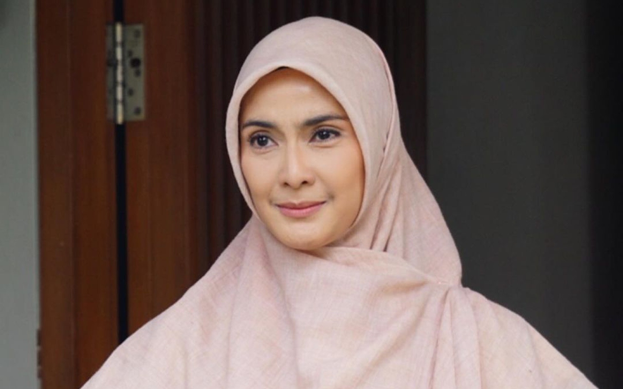Maudy Koesnaedi Comeback Sinetron di 'Para Pencari Tuhan', Ini 10 Potret Anggunnya Pakai Hijab