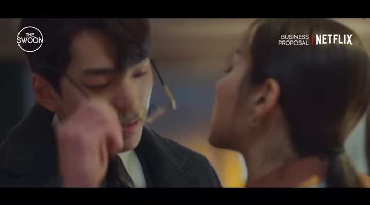 Seol In A Lakukan Banyak Persiapan Demi Adegan Ciuman Hot di \'Business Proposal\'