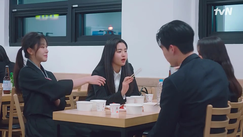 Dialog Kim Tae Ri di adegan bareng geng SMA Taeyang diduga kode telah bercerai