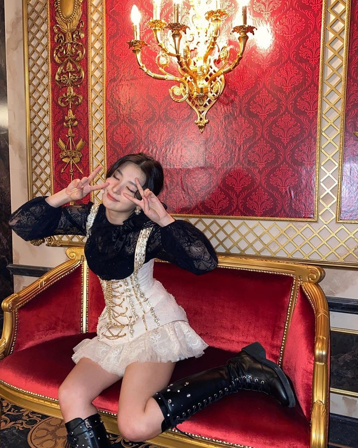 <i>stunning</i> dengan gaun loly