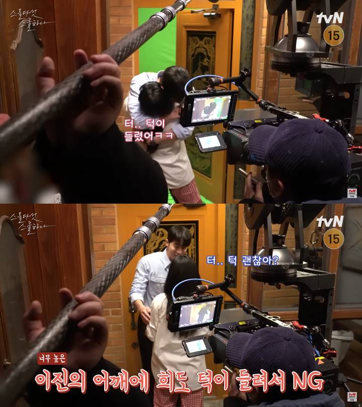 Nam Joo Hyuk langsung khawatir ke Kim Tae Ri yang protes mendongak karena perubahan tinggi badannya di BTS \'Twenty-Five, Twenty-One\'