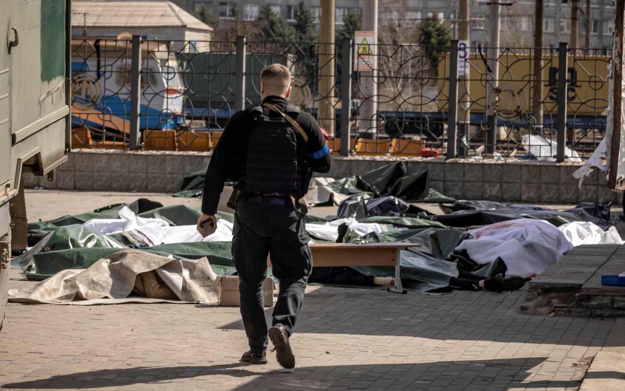 Kecaman Dunia Untuk Serangan Mematikan di Stasiun Kereta Ukraina yang Tewaskan 52 Orang