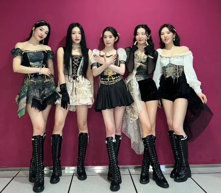 Red Velvet Selesai Promosi \'Feel My Rhythm\', Outfit Mana yang Paling Cantik?