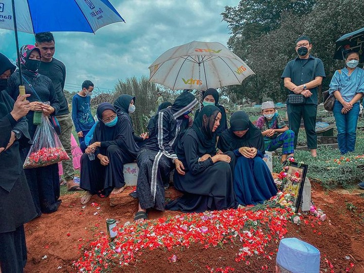 Setia mendampingi 