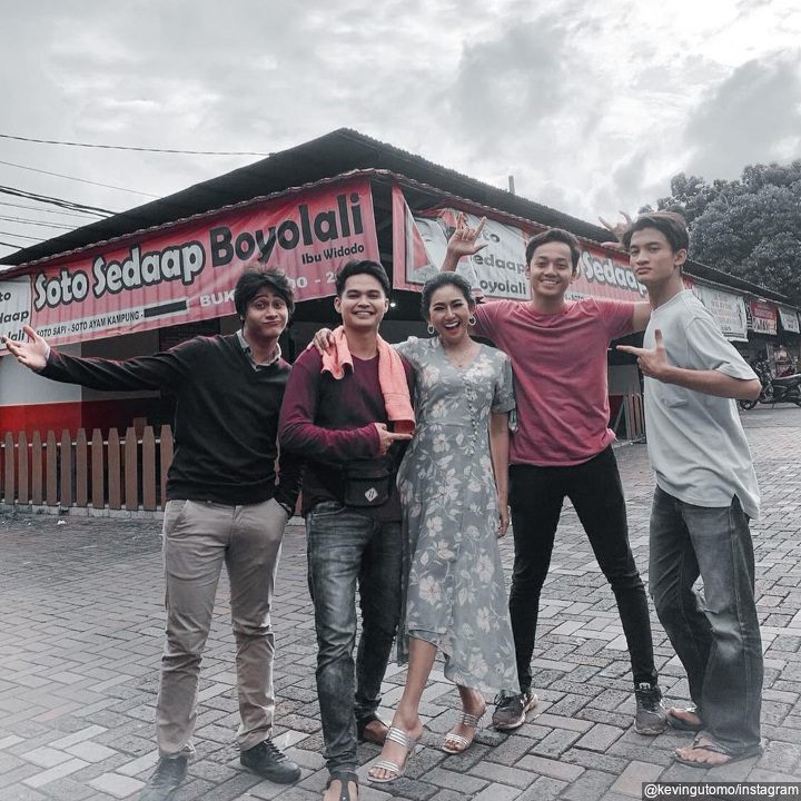 momen di sela syuting