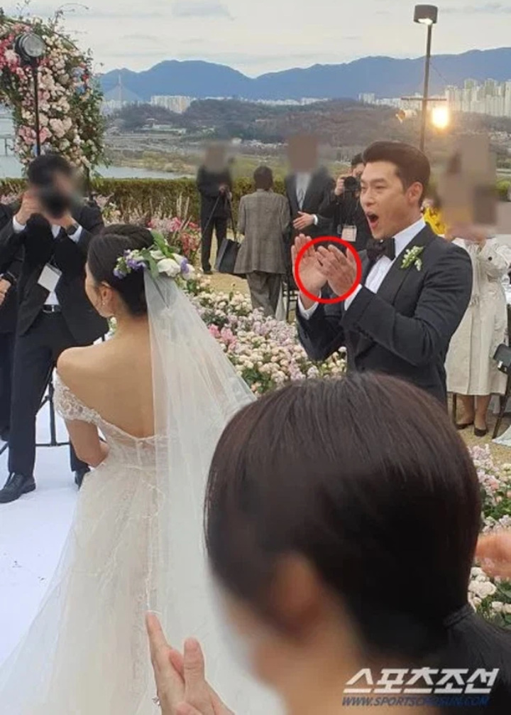 Hyun Bin dan Son Ye Jin Tak Pakai Cincin Kawin di Bandara Saat Barangkat Honeymoon, Kenapa?