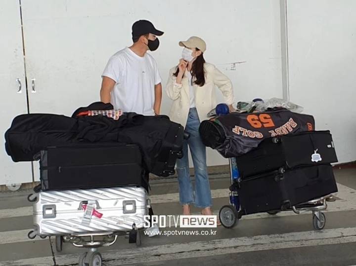 Sikap Son Ye Jin dan Hyun Bin Tetap Sopan Kala Penggemar Lokal di LA Berkerumun Minta Tanda Tangan