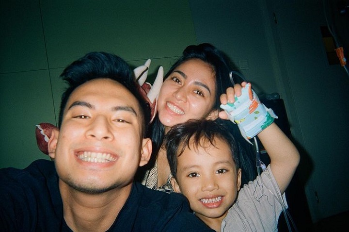 selfie bertiga