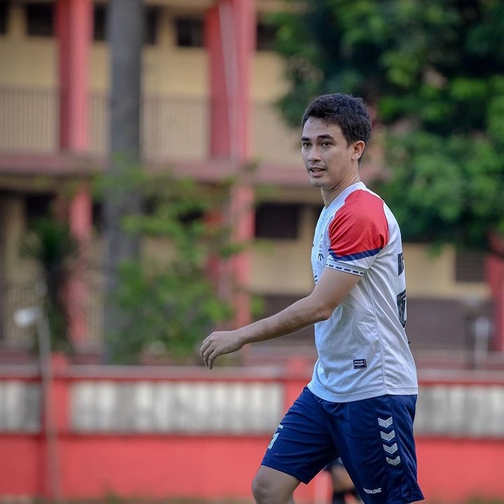 bermain bersama king royal football