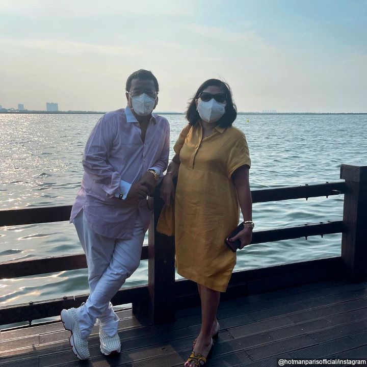 Tegaskan Sang Istri Bahagia
