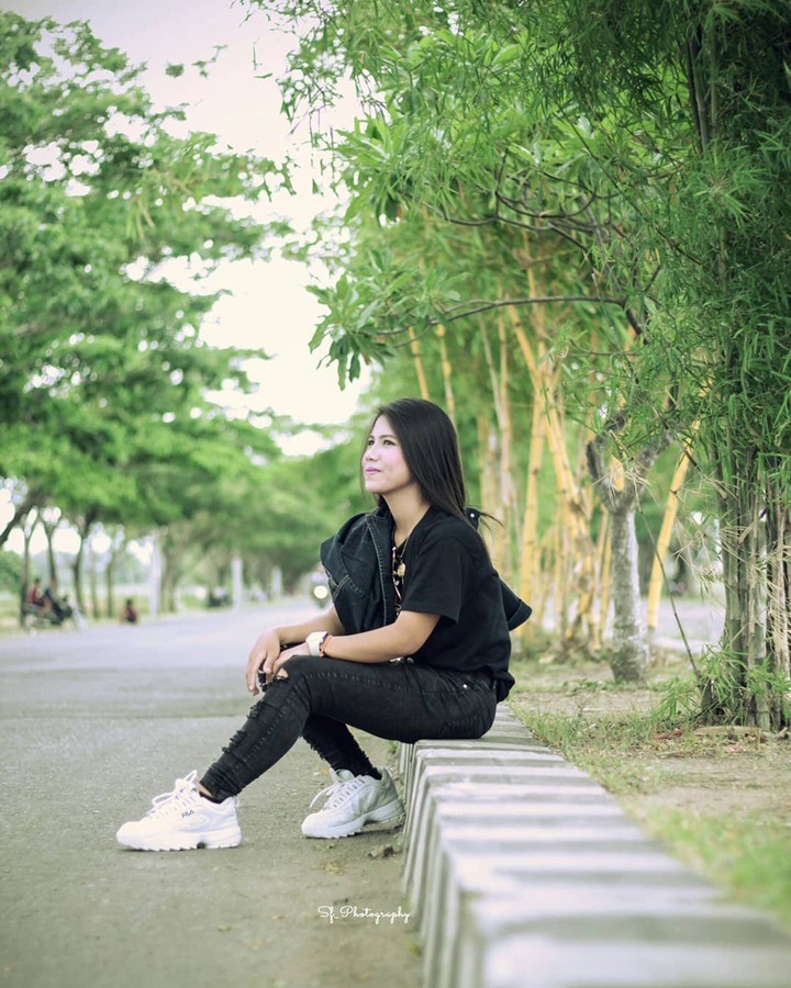 Stand Out Dengan Serba Hitam