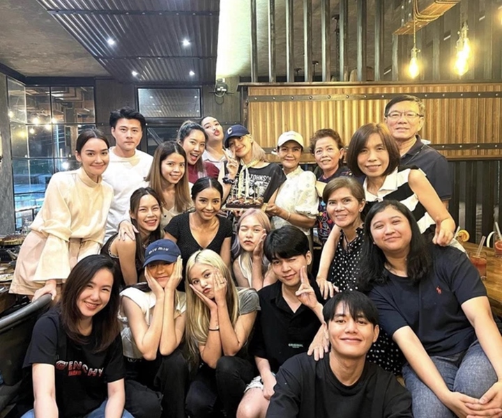 Lisa BLACKPINK Diam-Diam Pulang ke Thailand Demi Rayakan Ultah Ibunda