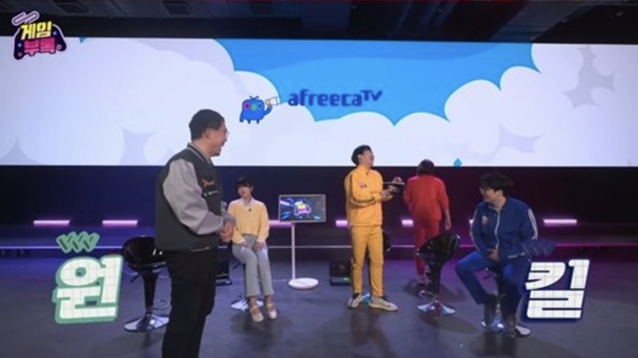 Mantan Momo, Kim Heechul SuJu Langsung Salting Saat Nama TWICE Disebut 2