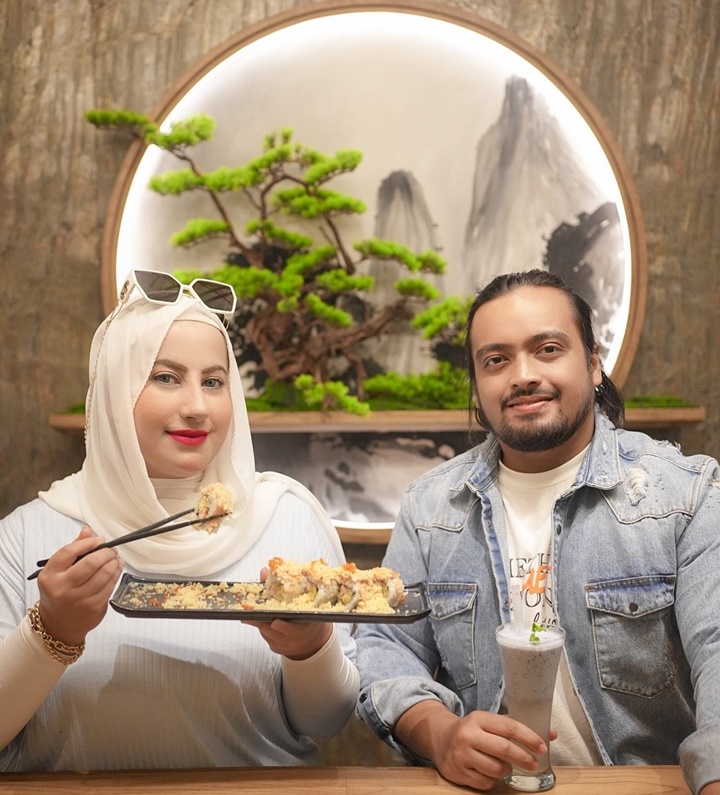 makan romantis bersama