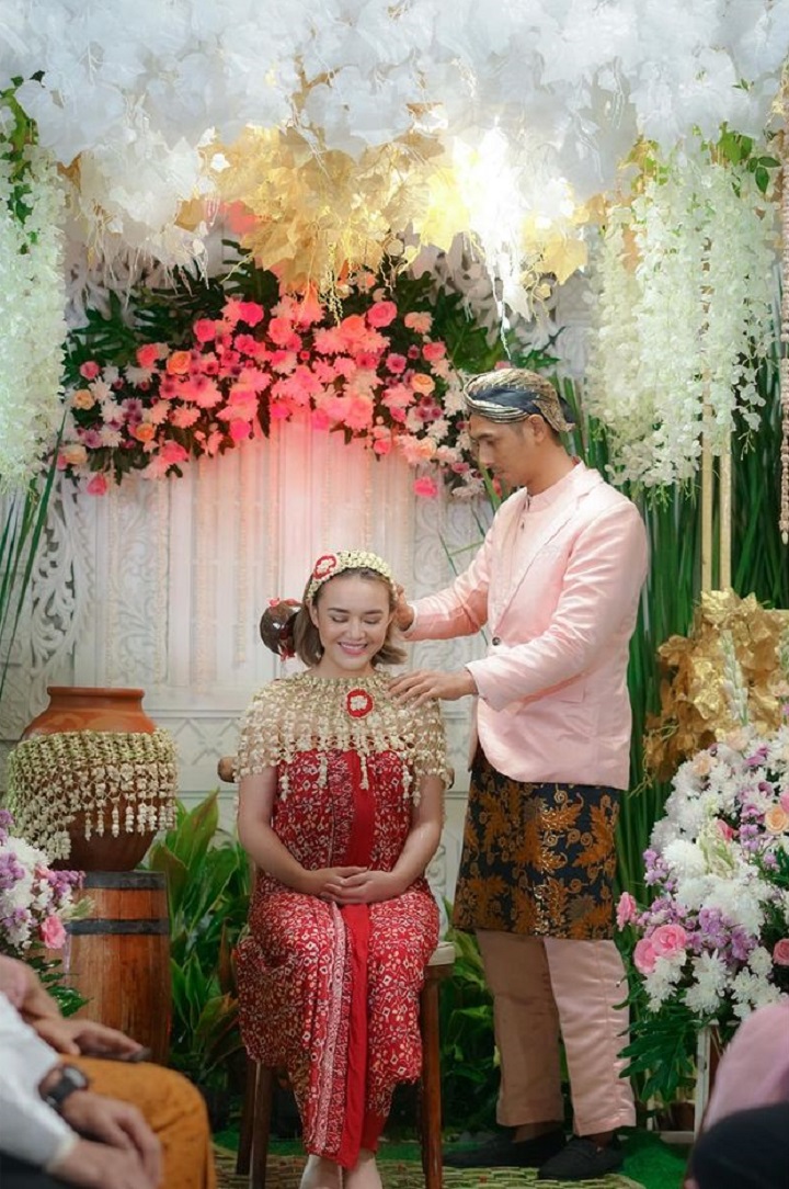 Ritual siraman ibu hamil