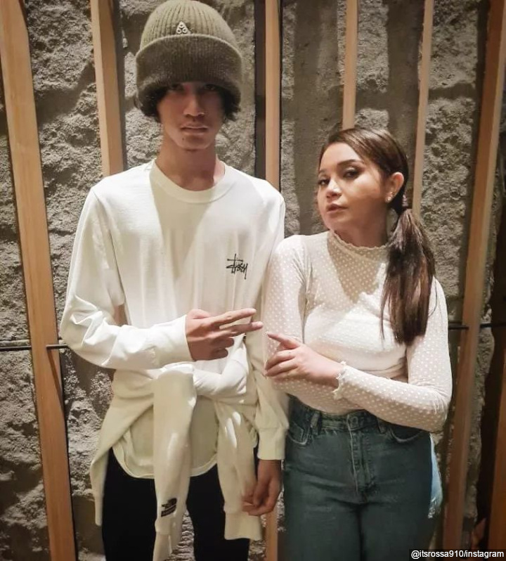 Pakai Baju Couple
