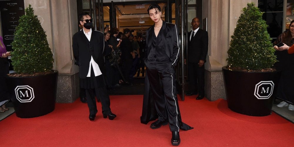 Tampil Serba Hitam Bebalut Busana Desainer Peter Do, Intip Penampilan Kece Johnny NCT di Met Gala