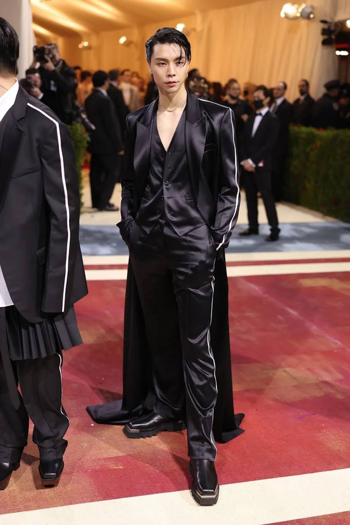Ini Sosok Desainer di Balik Penampilan Memukau Johnny NCT Hadiri Met Gala 2022