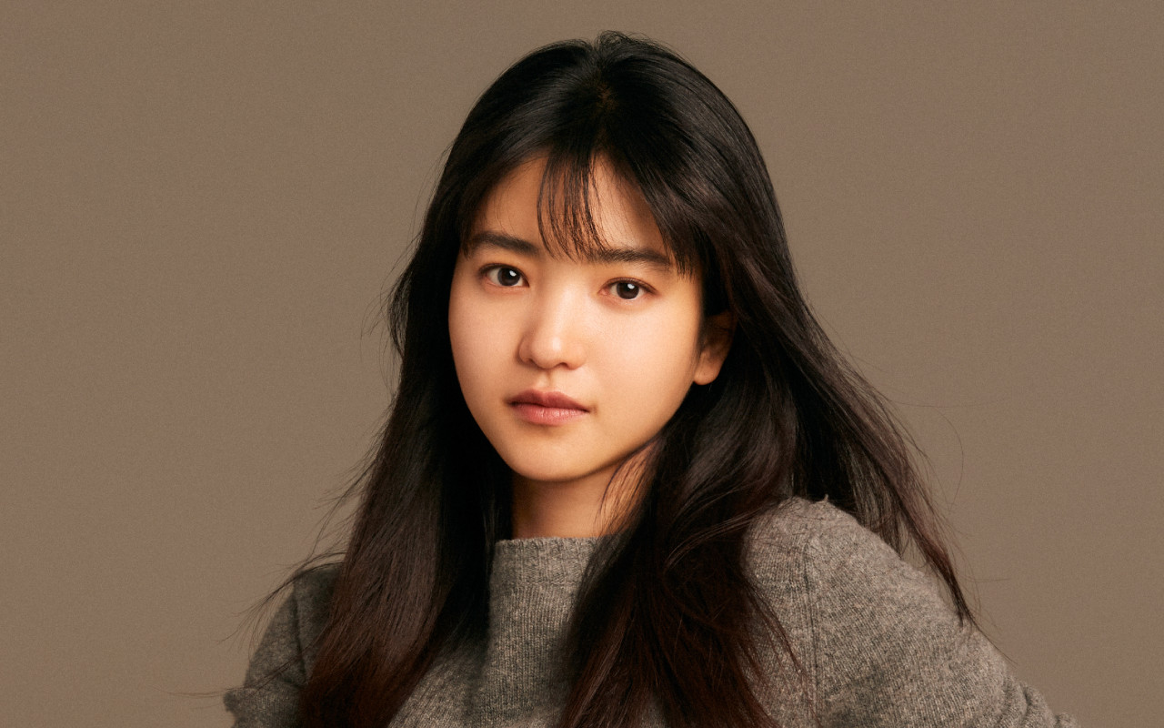 Baeksang Arts Awards 2022: Kim Tae Ri Tak Jaim Meski Dandan Cantik Bak Pengantin