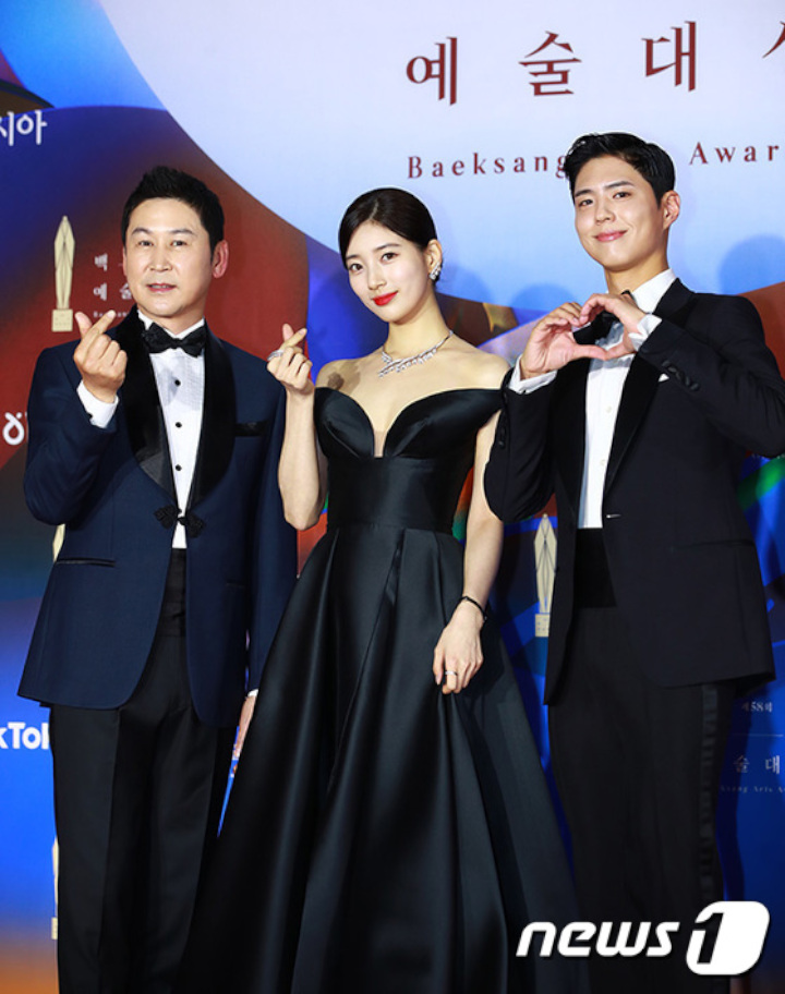 Baeksang Arts Awards 2022: Gaun Seksi, Suzy Tetap Jaga Kesopanan dengan Cara Ini 1