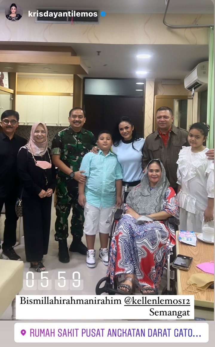 Kellen Didampingi Keluarga Besar