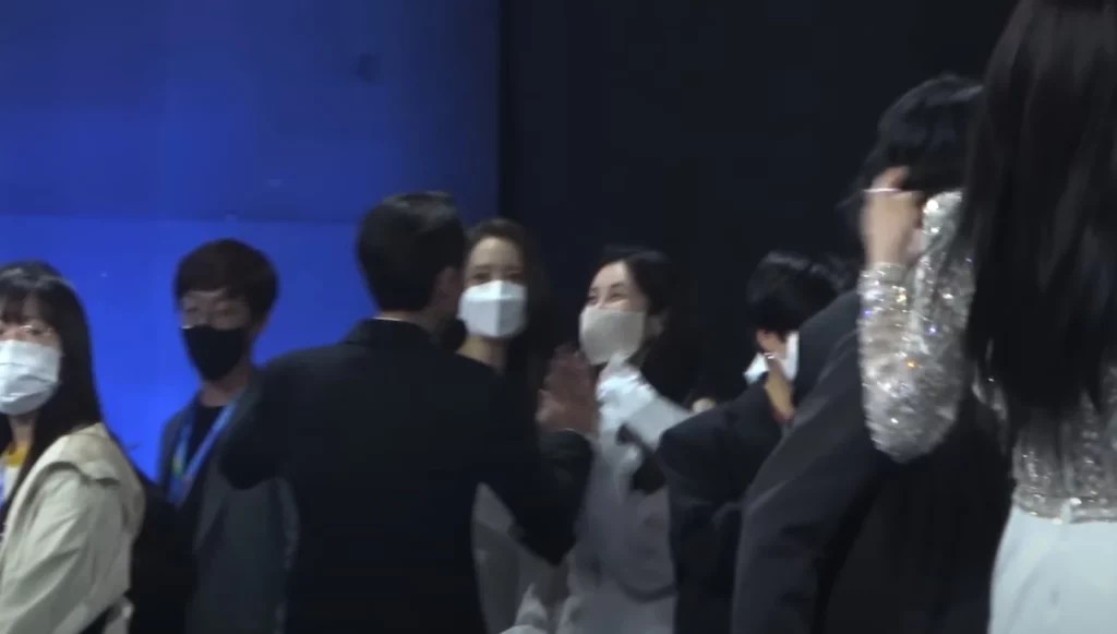 Interaksi YoonA-Seohyun Ketemu Pacar Sooyoung Aktor Jung Kyung Ho di Baeksang Tuai Sorotan