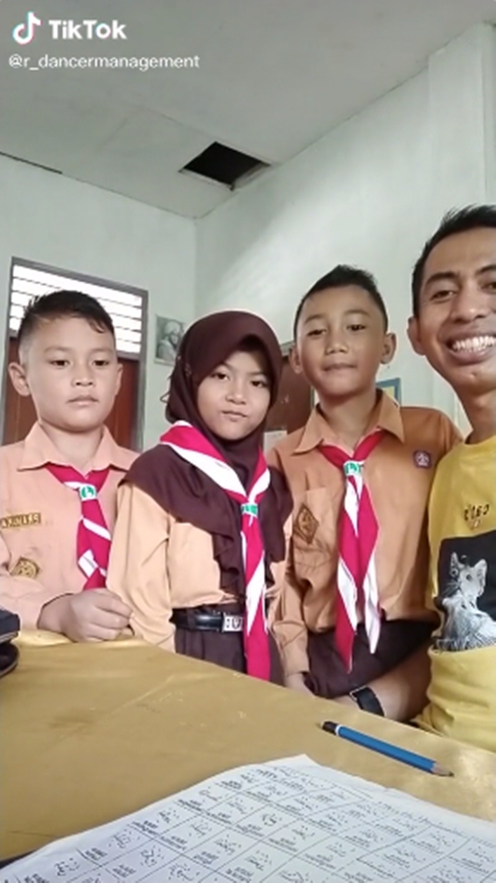 Estafet Pantun