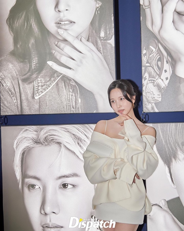 Potret Mina TWICE \'Bareng\' J-Hope BTS di Pameran D\'FESTA