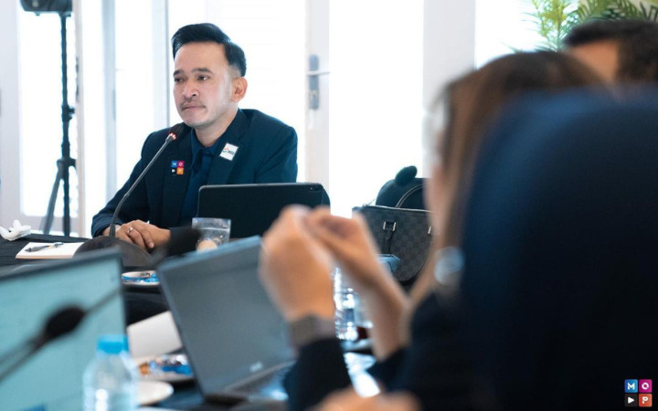 Ruben Onsu Amuk Maskapai Internasional, Medina Zein Diduga Dipecat Sebagai Dirut - Topik Pagi