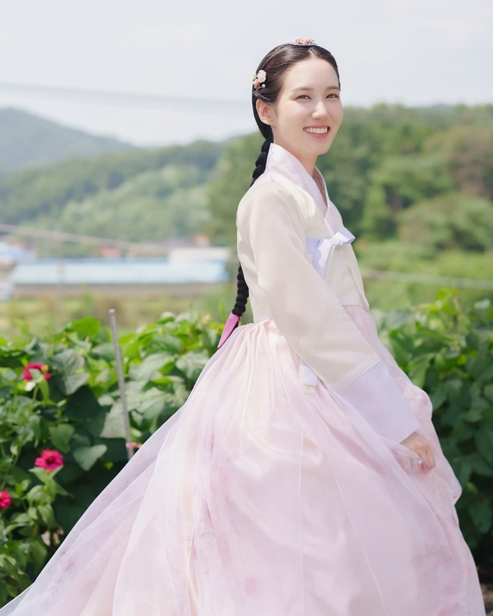 Stand Out Dengan Hanbok