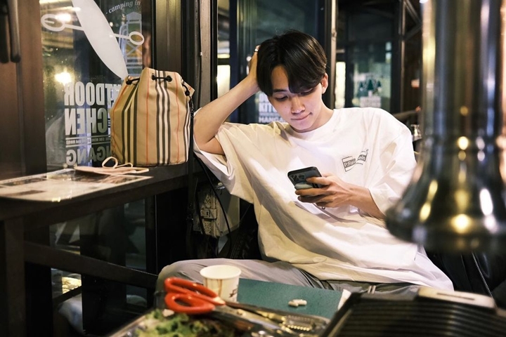 <i>Candid</i> Versi Jeonghan