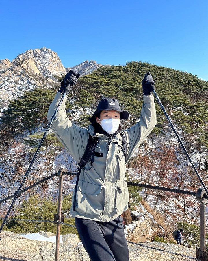 Mendaki gunung bersalju