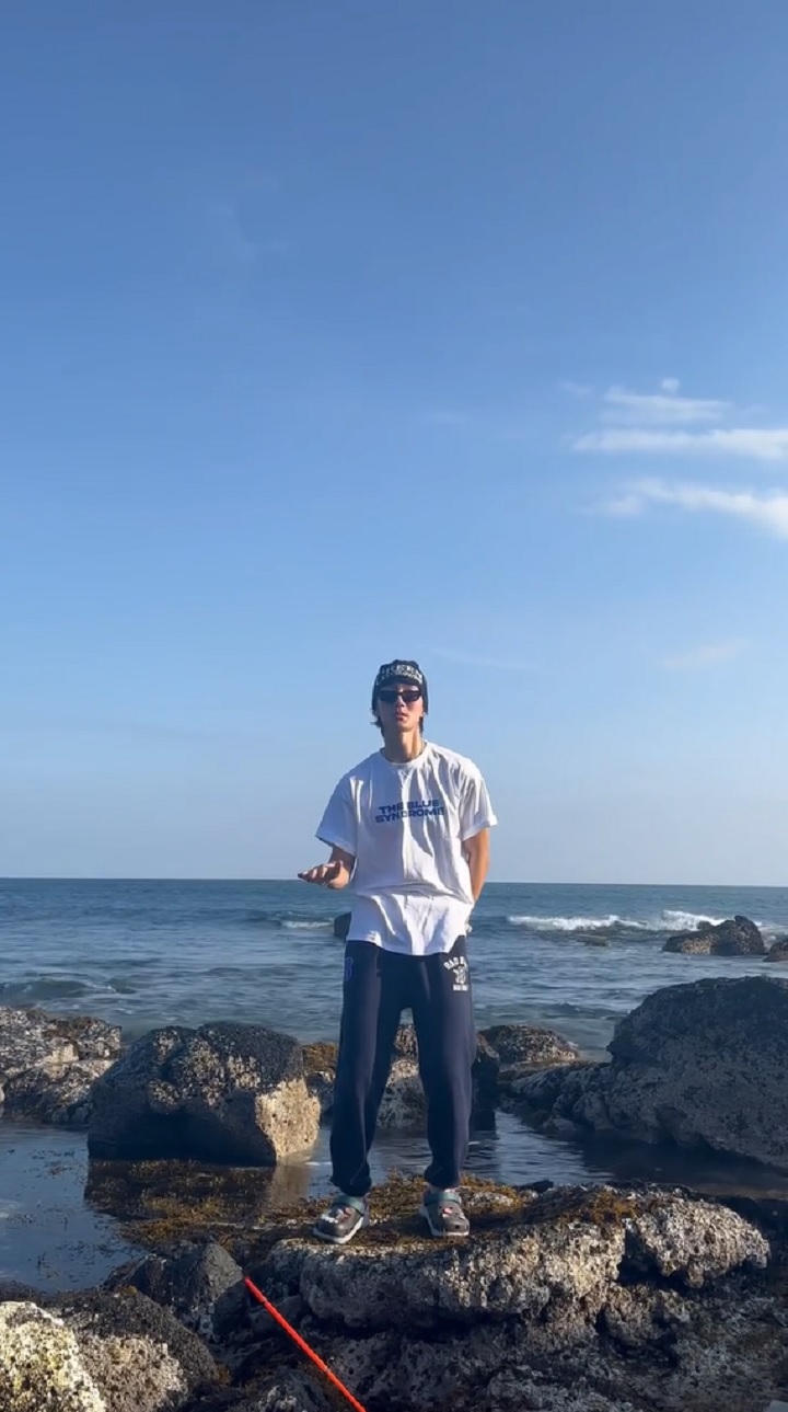 Memancing sambil menari