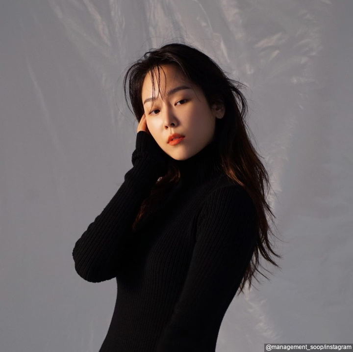Satu agensi dengan gong Hyo Jin 