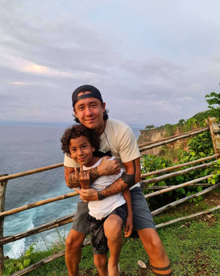 Paras bapak dan anak yang mirip banget
